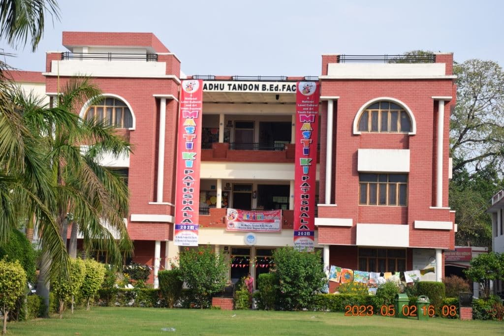 Sadanlal Savaldas Khanna Girls Degree College-image