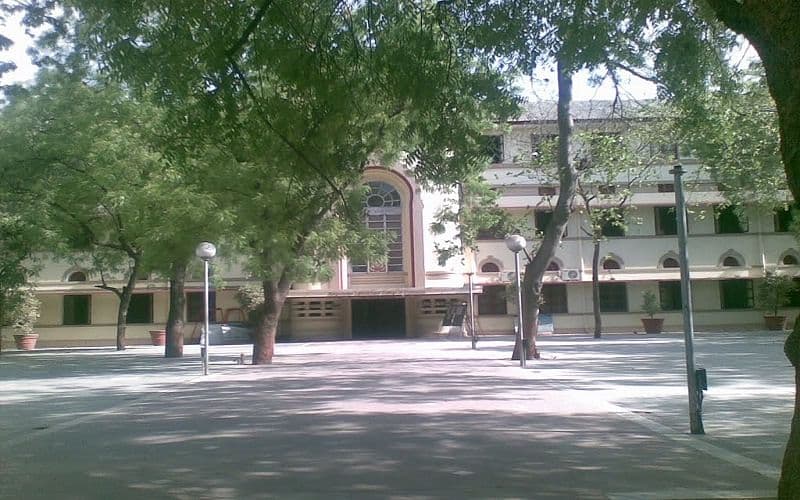 HL College of Commerce-image