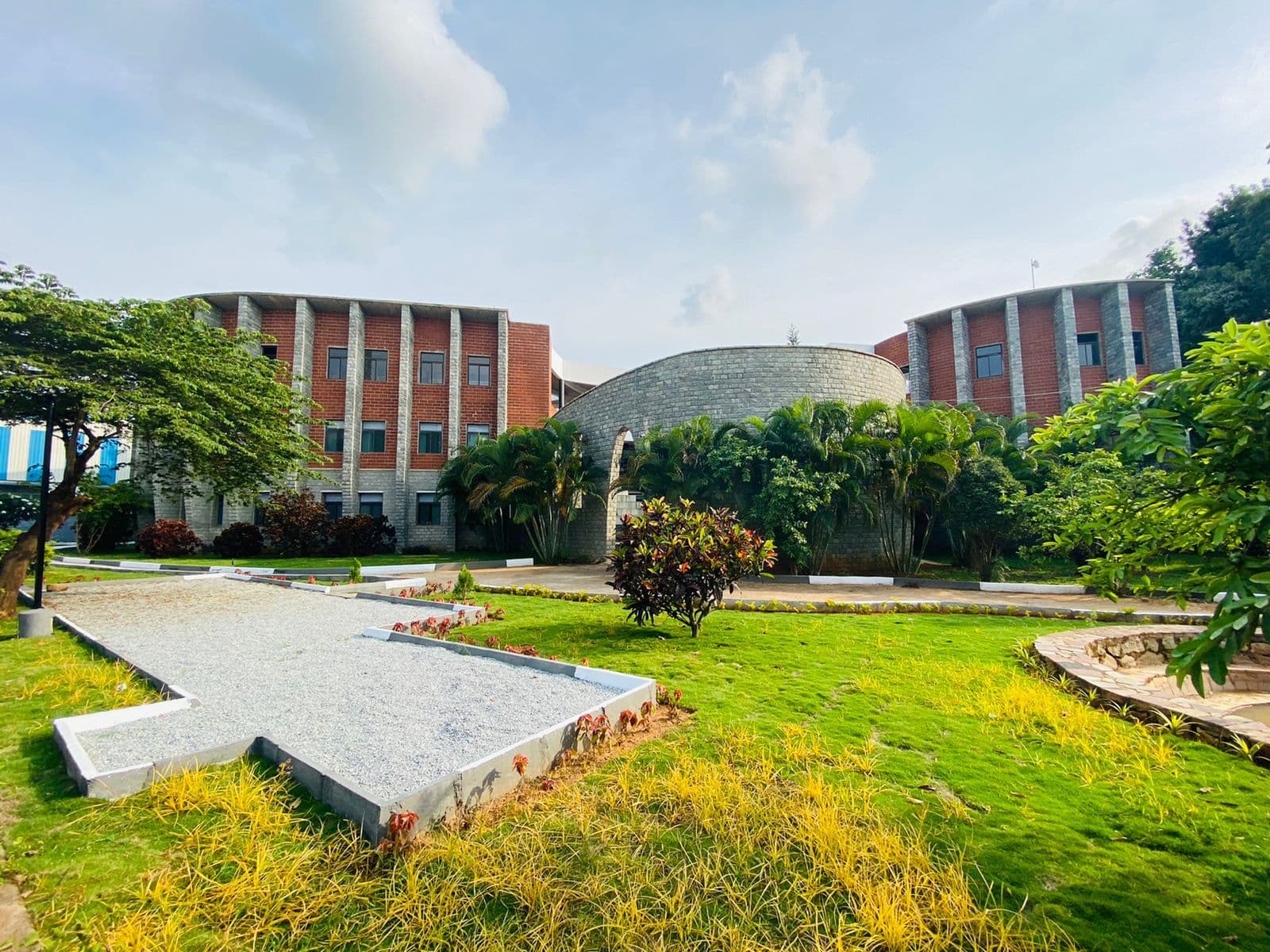 IZee Business School Bangalore logo
