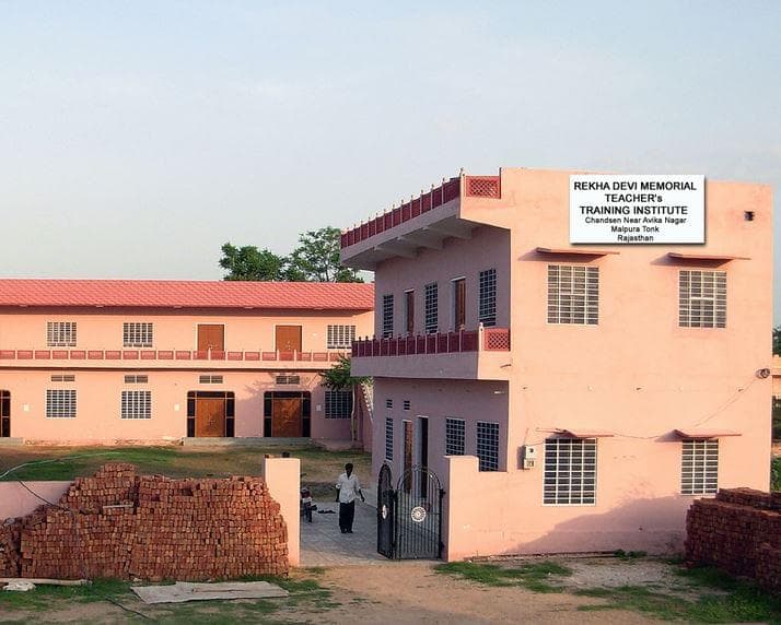 BLD Memorial College-image