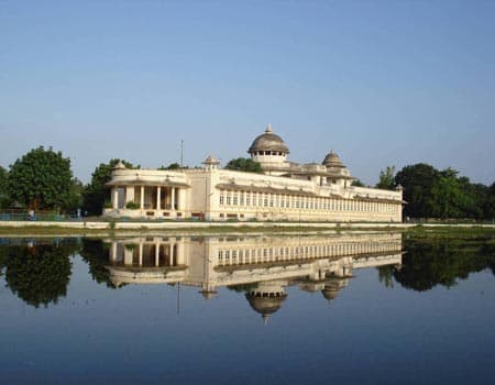 Gujarat Ayurved University-image