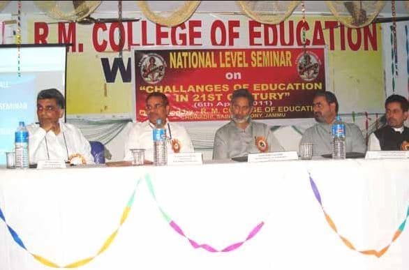 RM College of Education-logo