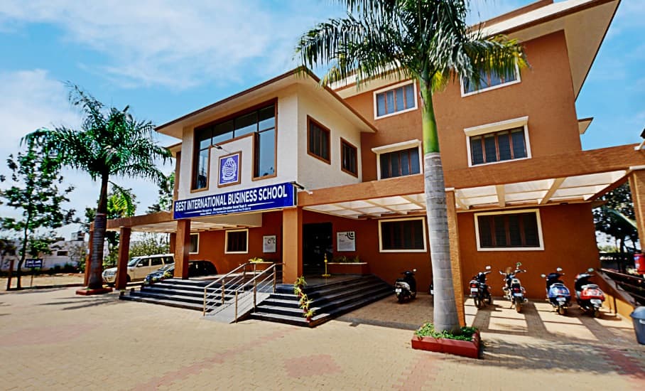 Best International Business School-image