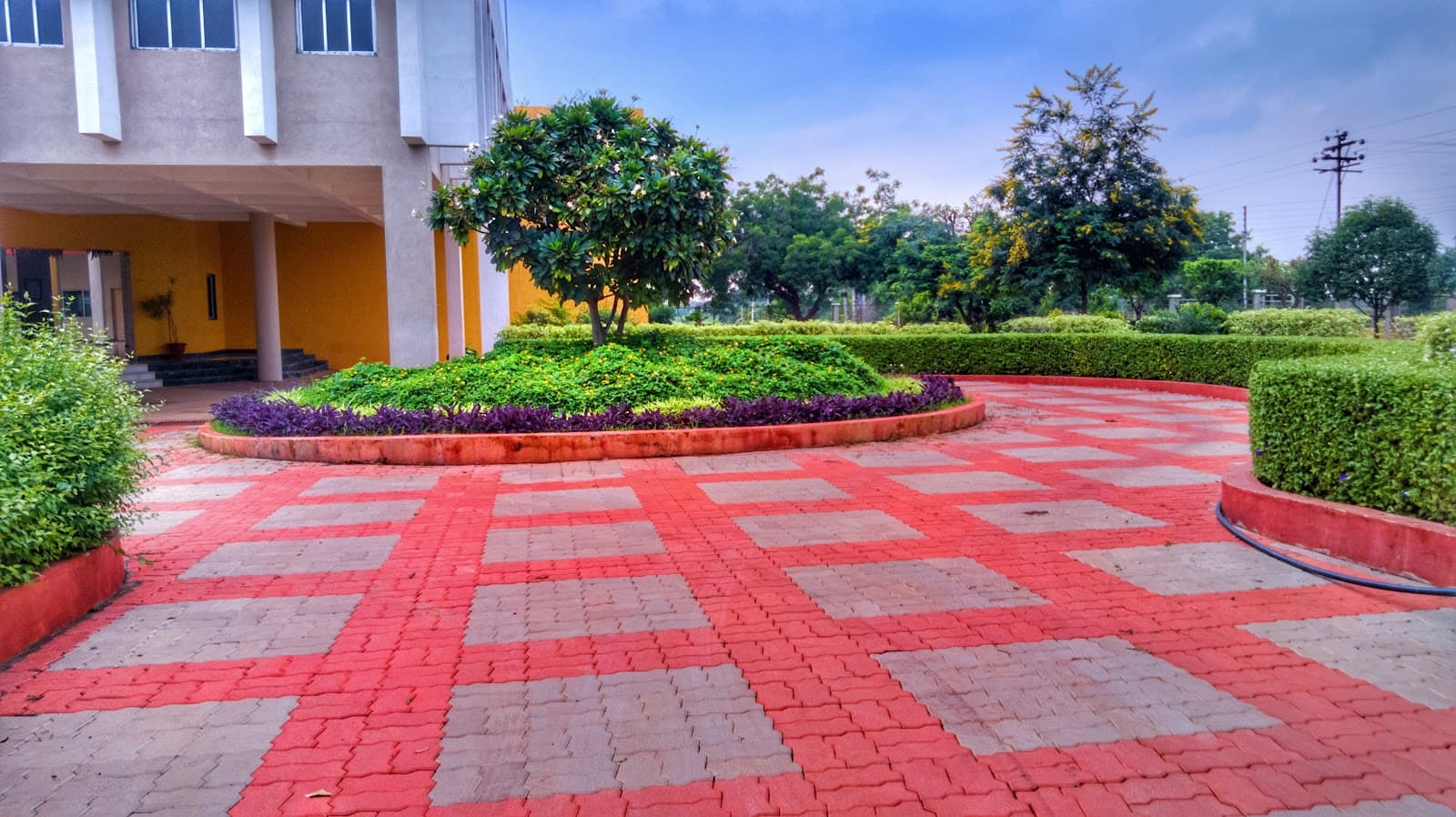 Sadhana Shikshan Mandal's Saraswati College-image
